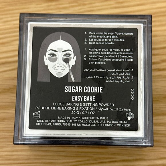 Huda Beauty Easy Bake Blurring Loose Setting Powder in Sugar Cookie - Picture 3 of 4
